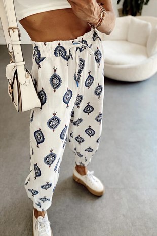 Beyaz  Desenli Pensli Bağcık ve Lastik Detay Pantolon