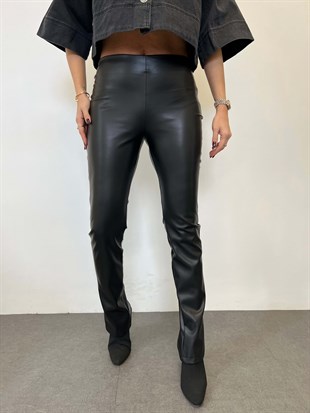 Siyah  Arka Paça Yırtmaç Detaylı Normal Bel Deri Pantolon