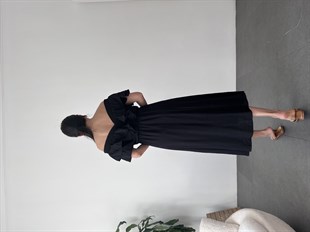Siyah  Kolu Volanlı Gipeli Elbise