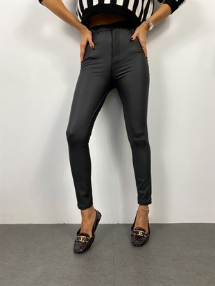 Siyah  Likralı Cep Detay Skinny  Deri Görünümlü   Pantolon