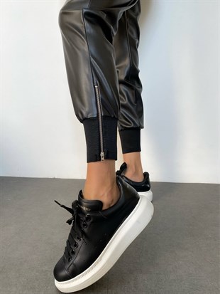 Siyah  Paçası Lastik ve Fermuar Detaylı Tasarım Deri Pantolon