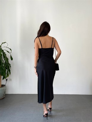 Siyah  V-Neck İp Askılı Saten Midi Elbise