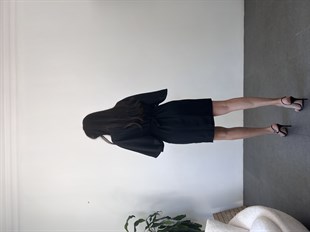 Siyah  Yarım Kollu Ön Eteği Detaylı Elbise