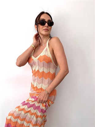 Turuncu  Renkli Zig-Zag Şeritli Boyundan Bağlamalı Örgü Tasarım Elbise