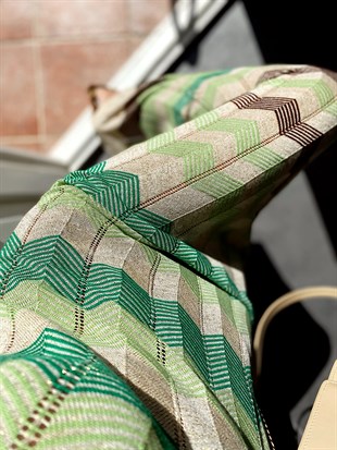 Yeşil  Renkli Zig-Zag Şeritli Boyundan Bağlamalı Örgü Tasarım Elbise
