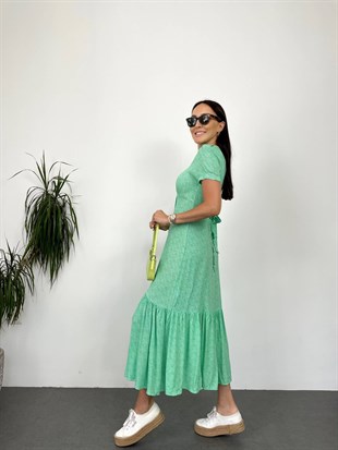 Yeşil  V-Neck Düğme Kapamalı Etek Ucu Fırfırlı Midi Elbise